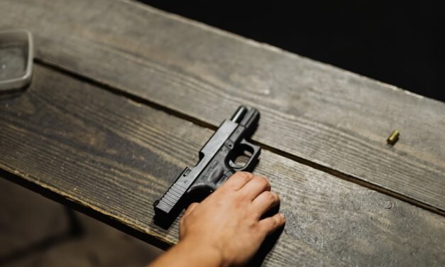 Karachi: Mominabad mein damaad ne father-in-law ko “self-defence” main goli maar di