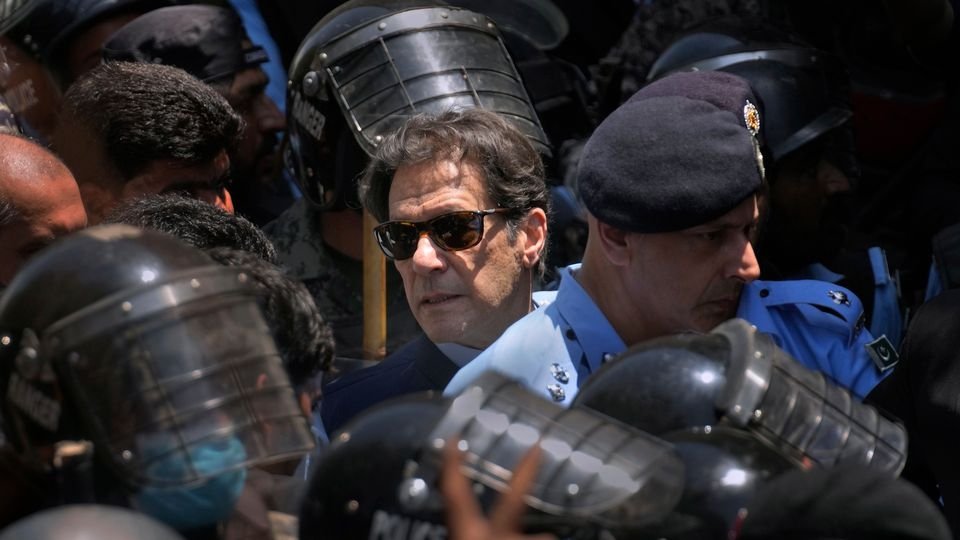 PTI mein rifts khatam karo, movement pe focus karo: Imran Khan ka order