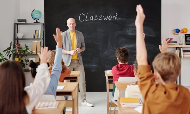 Health education school curriculum ka hissa honi chahiye