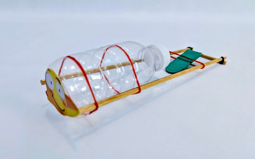 Rubber Band Powered Boat made with Plastic Bottle